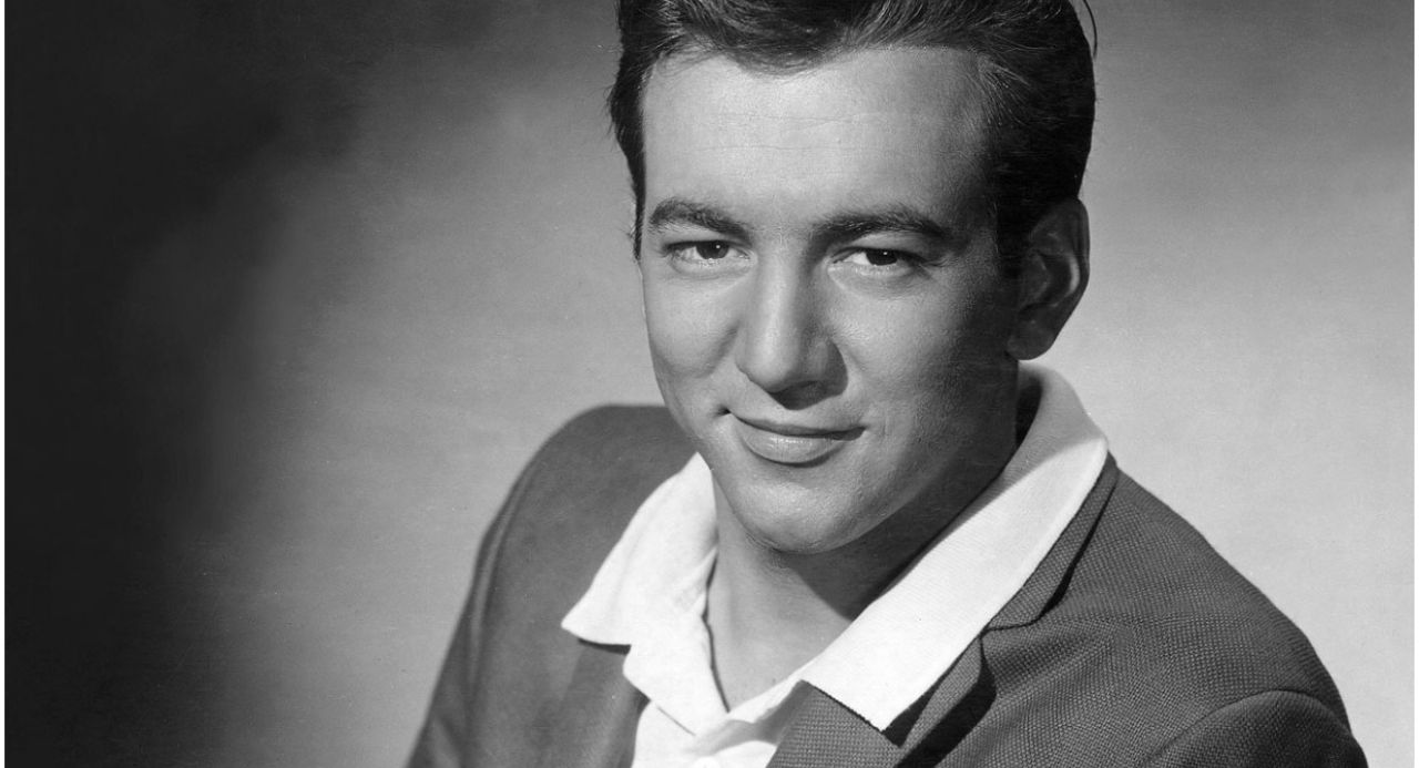 Bobby Darin – Beyond The Sea