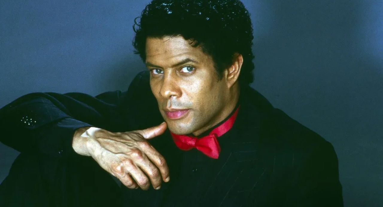 Gregory Abbott – Shake You Down