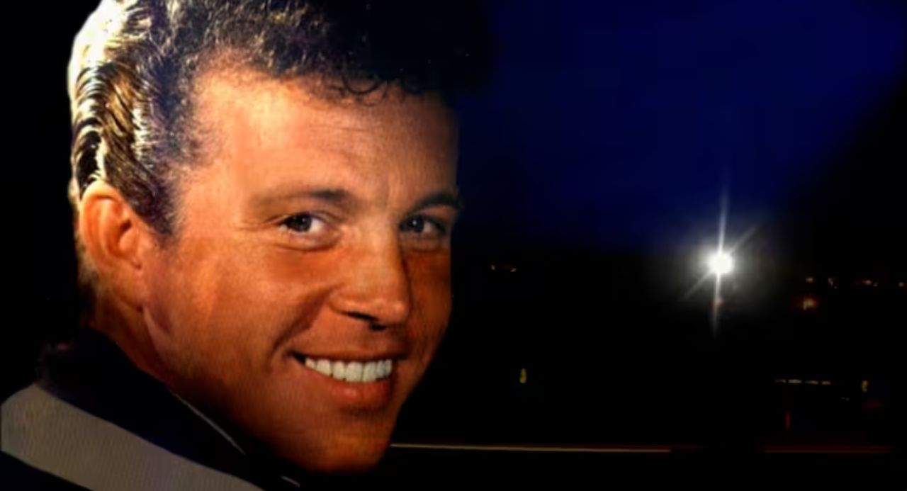 Bobby Vinton – Blue Velvet